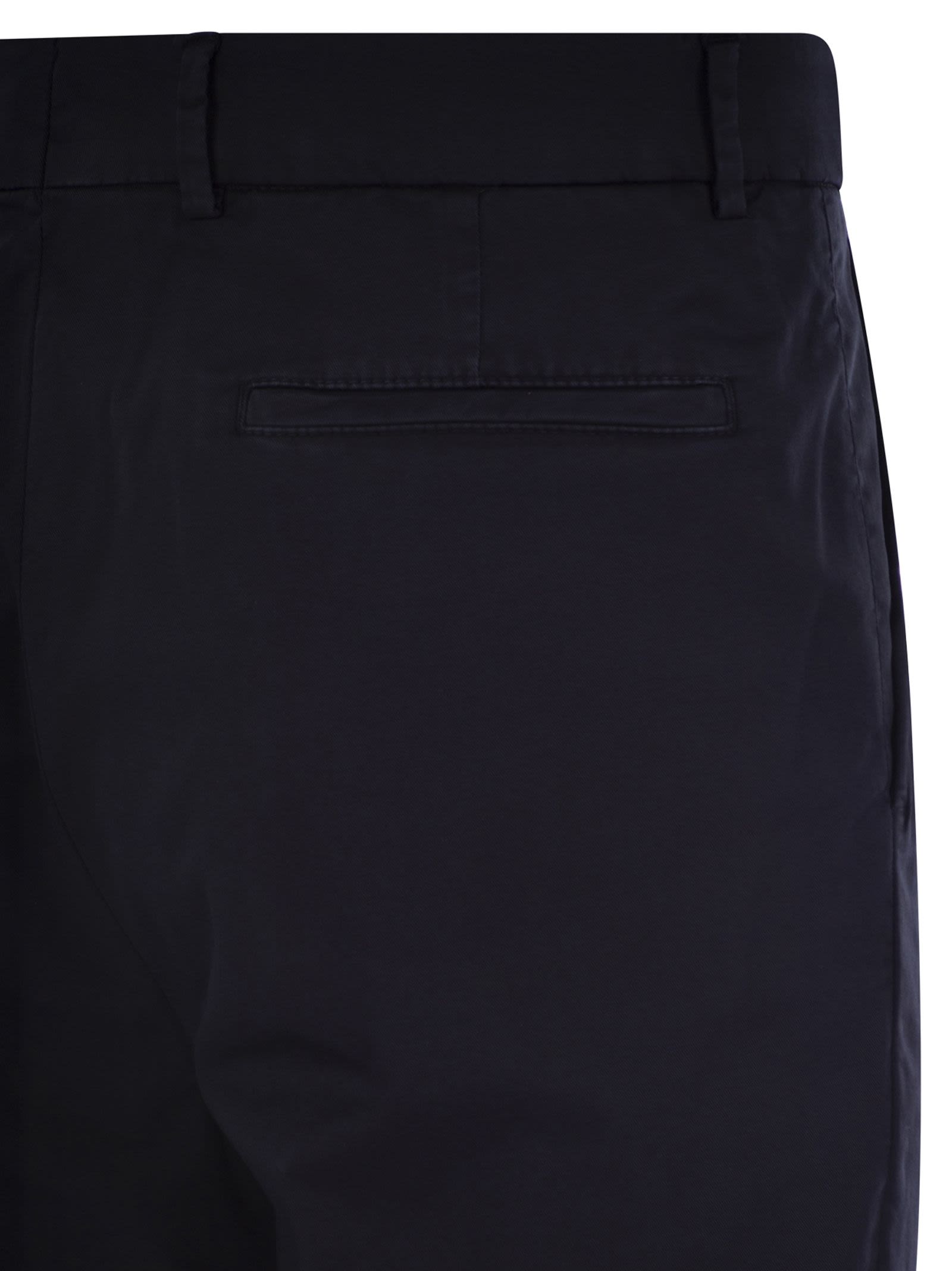 Brunello Cucinelli Men Garment-Dyed Leisure Fit Trousers In American Pima Comfort Cotton With Pleats